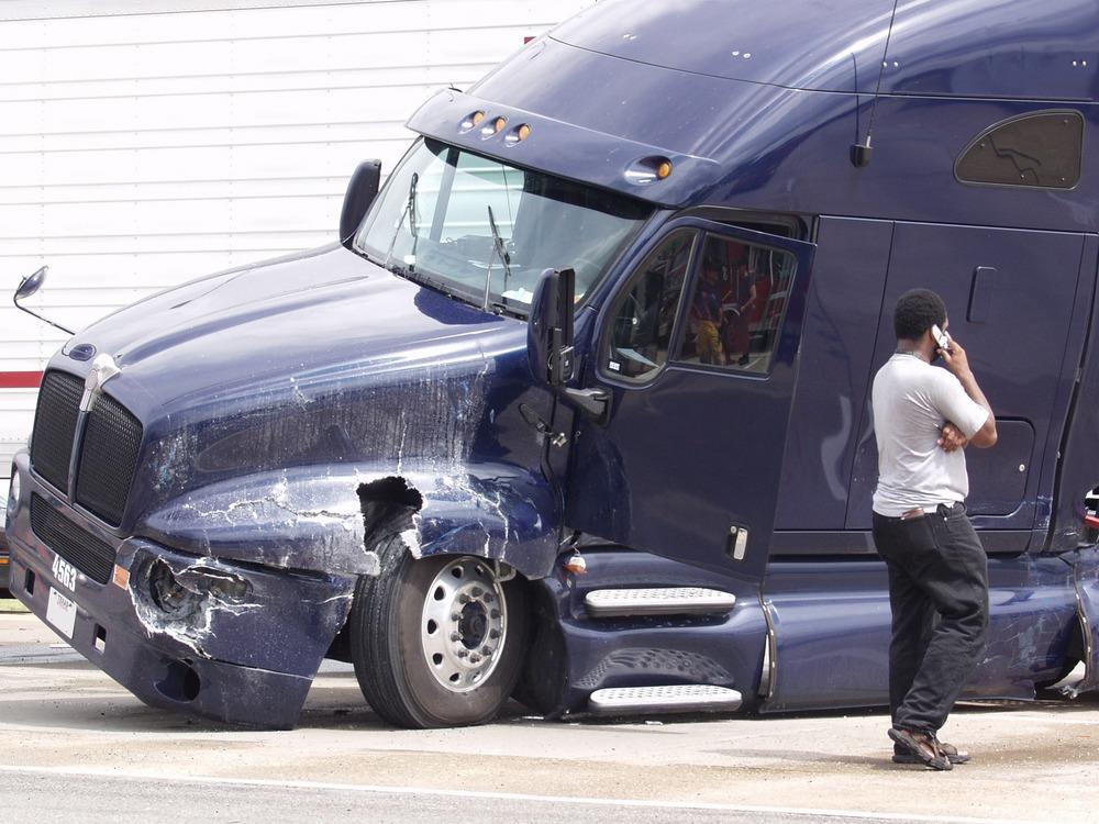 Tractor trailer accident lawyer
